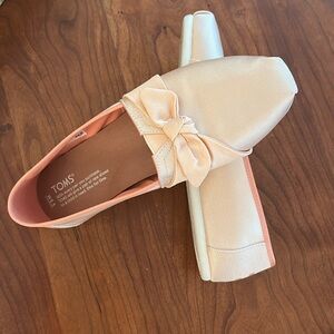 Tom’s grosgrain bow flat shoes, size 8.5